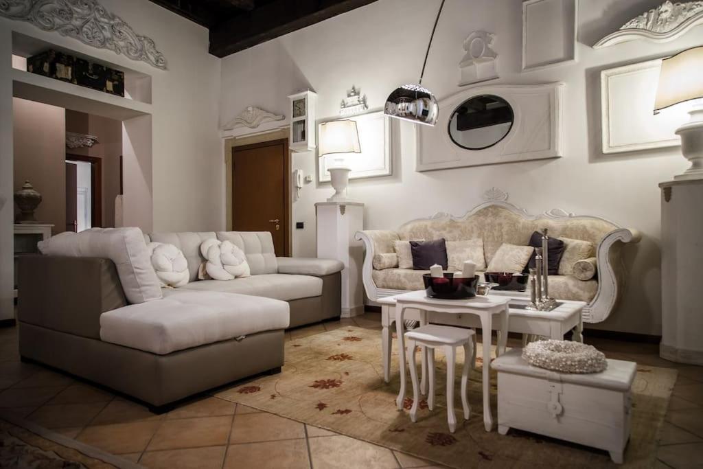 Piazza Erbe Luxury Apartment Vérone Extérieur photo