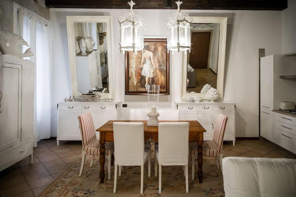 Piazza Erbe Luxury Apartment Vérone Extérieur photo