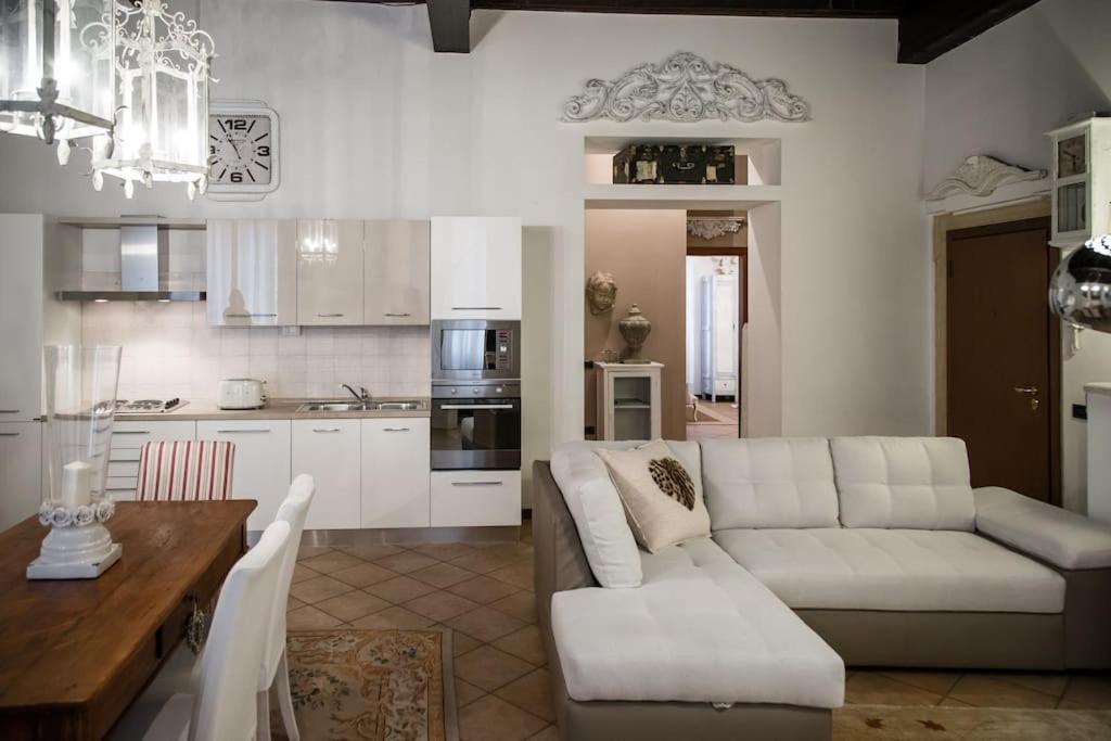 Piazza Erbe Luxury Apartment Vérone Extérieur photo