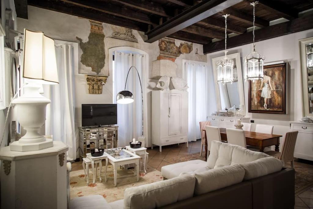 Piazza Erbe Luxury Apartment Vérone Extérieur photo